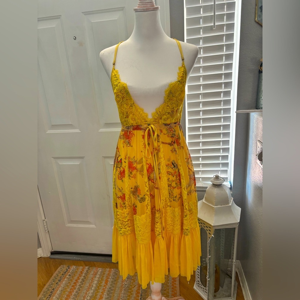 We are HAH! | NWoT sz m/l | lacy adjustable halter sundress, yellow butterflies